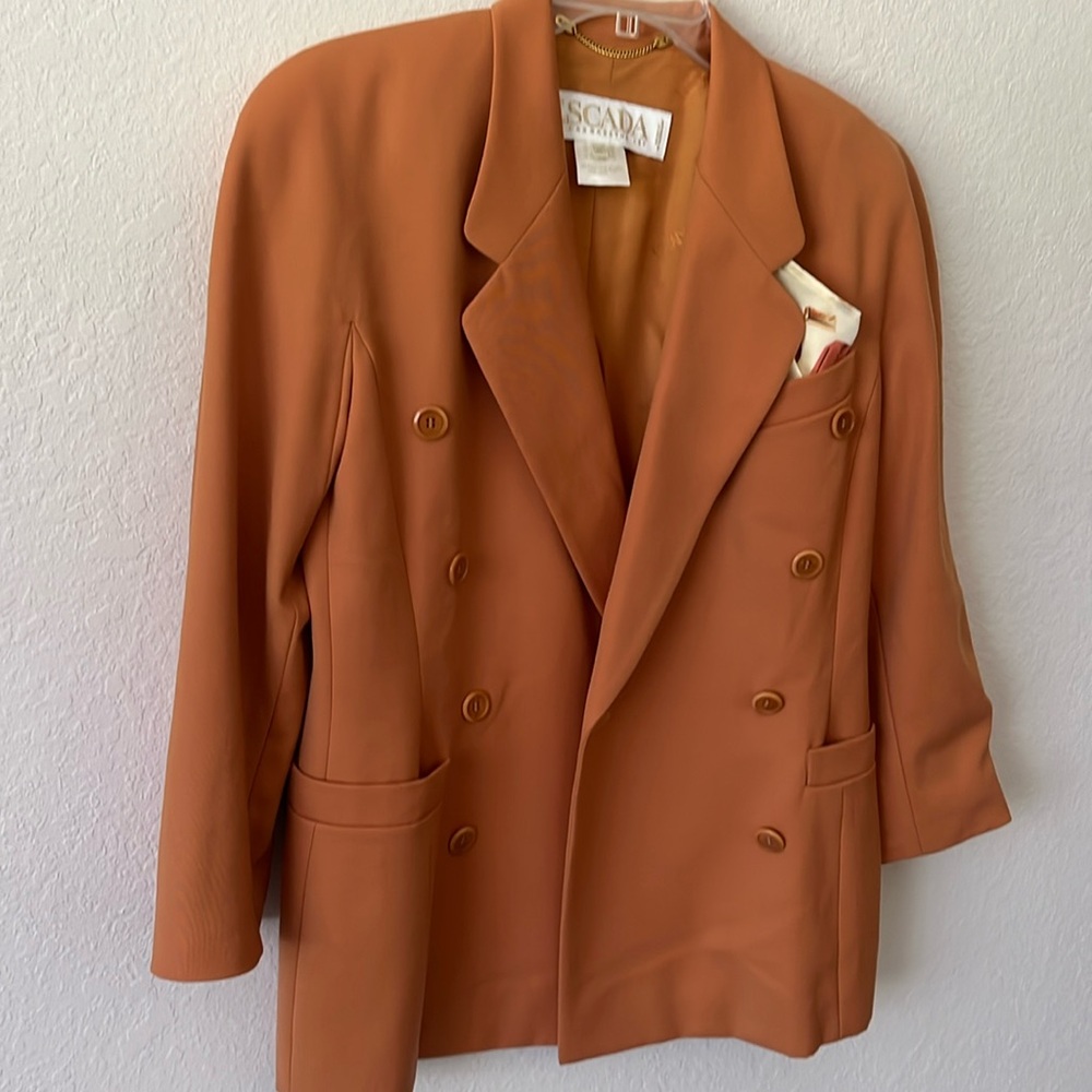 Wool Escada vintage blazer
Size 38 , designer very good condition oversized